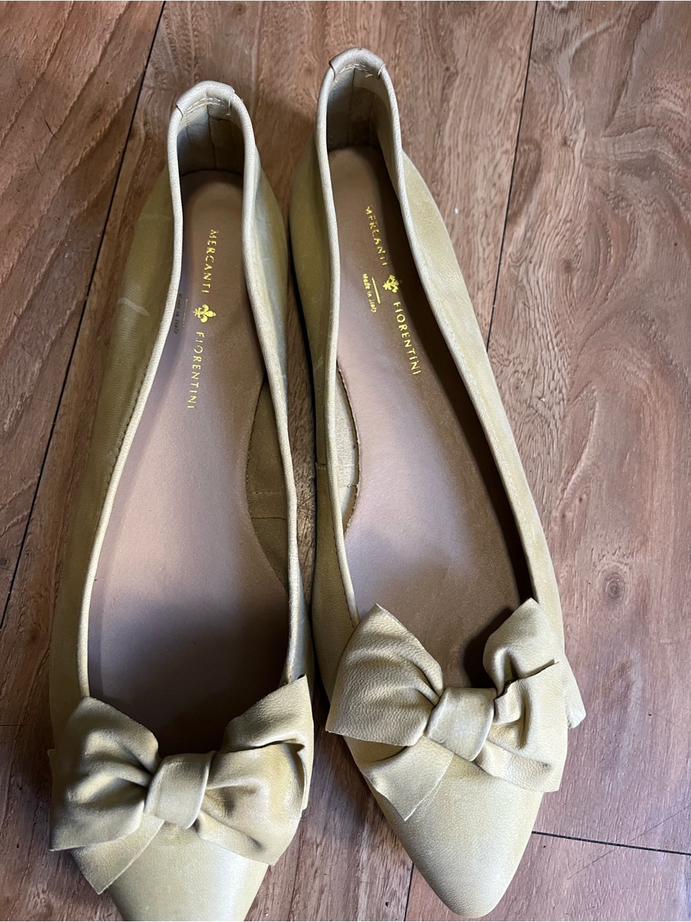 Mercanti Fiorentini Pale Yellow Pointed-Toe Flats with Bow